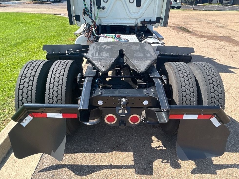 Day Cab Tractor-Heavy Duty Tractors-Freightliner-2017-Cascadia 11342ST-Jackson-MS-603,052\n\t\tmiles-$ 16,750 - Image 6