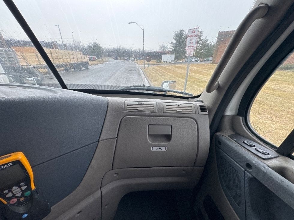 Day Cab Tractor-Heavy Duty Tractors-Freightliner-2017-Cascadia 11342ST-Jessup-MD-458,452\n\t\tmiles-$ 20,750 - Image 12