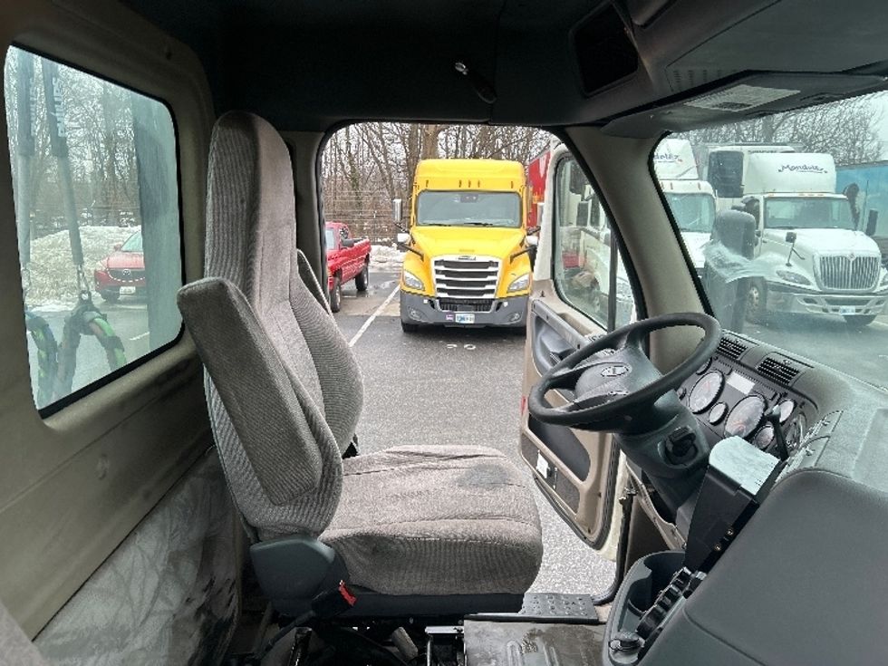 Day Cab Tractor-Heavy Duty Tractors-Freightliner-2017-Cascadia 11342ST-Jessup-MD-458,452\n\t\tmiles-$ 20,750 - Image 13