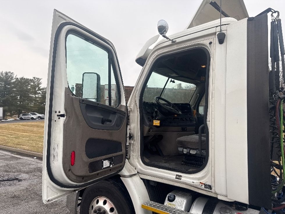 Day Cab Tractor-Heavy Duty Tractors-Freightliner-2017-Cascadia 11342ST-Jessup-MD-458,452\n\t\tmiles-$ 20,750 - Image 9