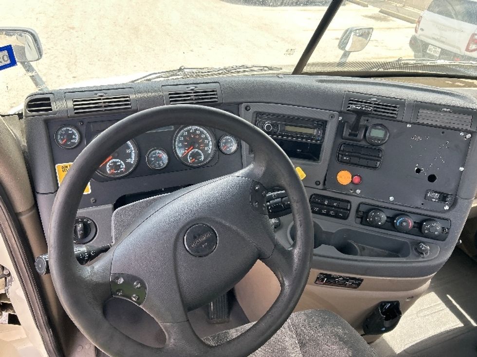 Day Cab Tractor-Heavy Duty Tractors-Freightliner-2017-Cascadia 11342ST-Katy-TX-385,423\n\t\tmiles-$ 25,500 - Image 11