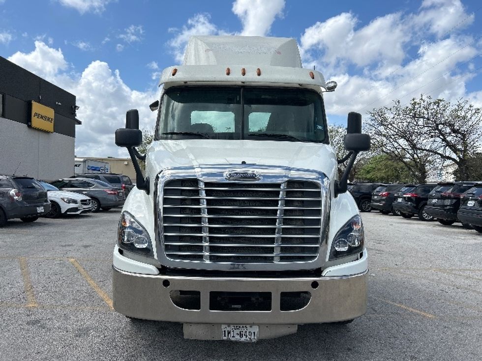 Day Cab Tractor-Heavy Duty Tractors-Freightliner-2017-Cascadia 11342ST-Katy-TX-385,423\n\t\tmiles-$ 25,500 - Image 2