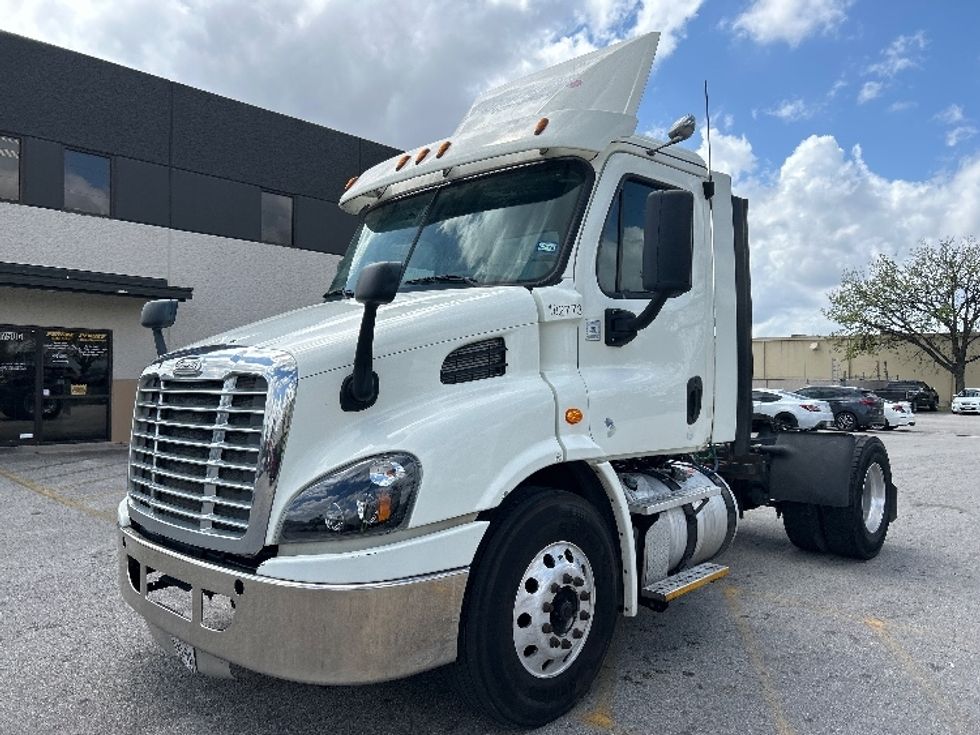 Day Cab Tractor-Heavy Duty Tractors-Freightliner-2017-Cascadia 11342ST-Katy-TX-385,423\n\t\tmiles-$ 25,500 - Image 3