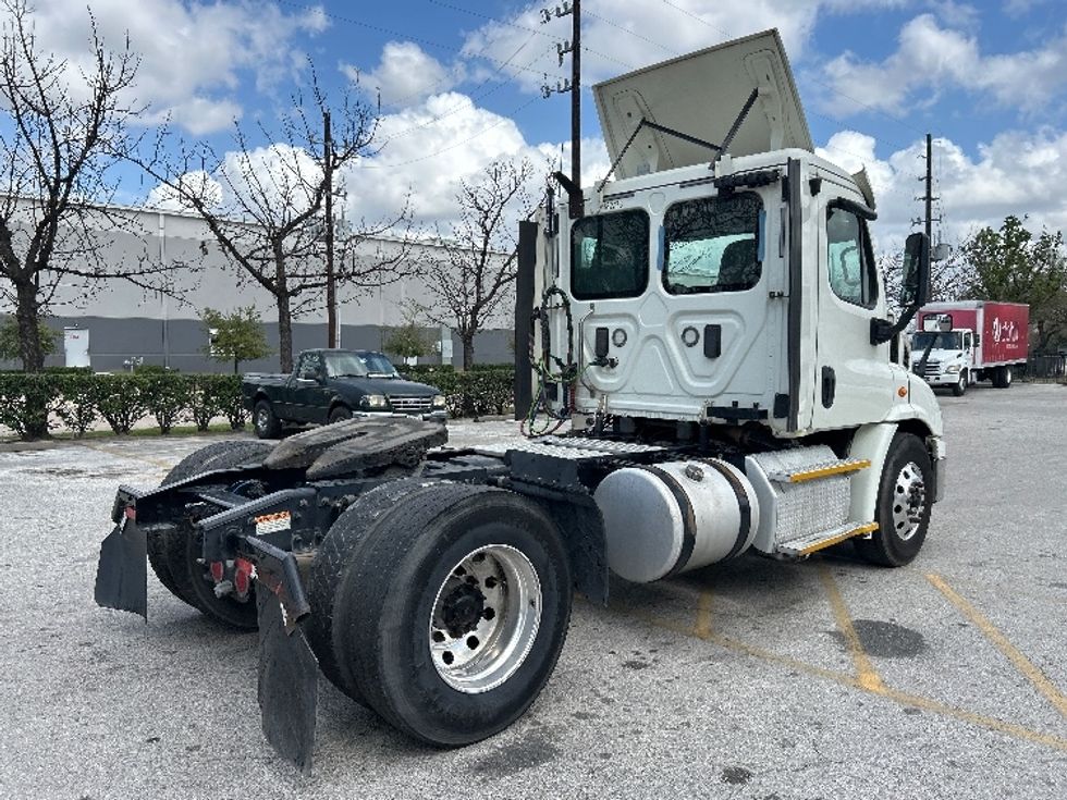 Day Cab Tractor-Heavy Duty Tractors-Freightliner-2017-Cascadia 11342ST-Katy-TX-385,423\n\t\tmiles-$ 25,500 - Image 7