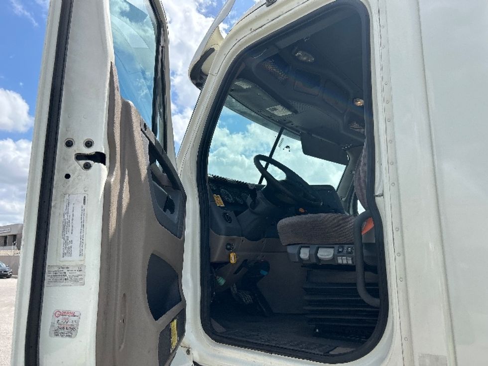 Day Cab Tractor-Heavy Duty Tractors-Freightliner-2017-Cascadia 11342ST-Katy-TX-385,423\n\t\tmiles-$ 25,500 - Image 9