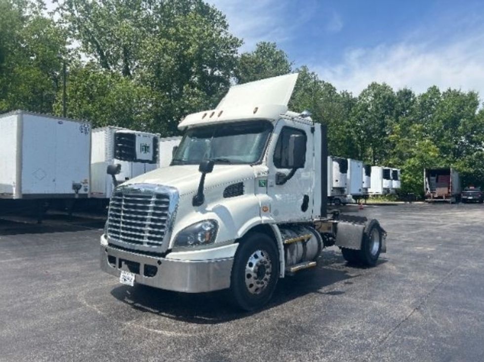 Day Cab Tractor-Heavy Duty Tractors-Freightliner-2017-Cascadia 11342ST-Louisville-KY-328,136\n\t\tmiles-$ 25,250 - Image 3