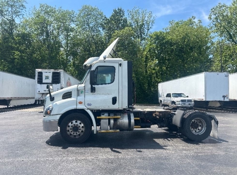 Day Cab Tractor-Heavy Duty Tractors-Freightliner-2017-Cascadia 11342ST-Louisville-KY-328,136\n\t\tmiles-$ 25,250 - Image 4