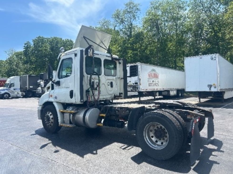 Day Cab Tractor-Heavy Duty Tractors-Freightliner-2017-Cascadia 11342ST-Louisville-KY-328,136\n\t\tmiles-$ 25,250 - Image 5