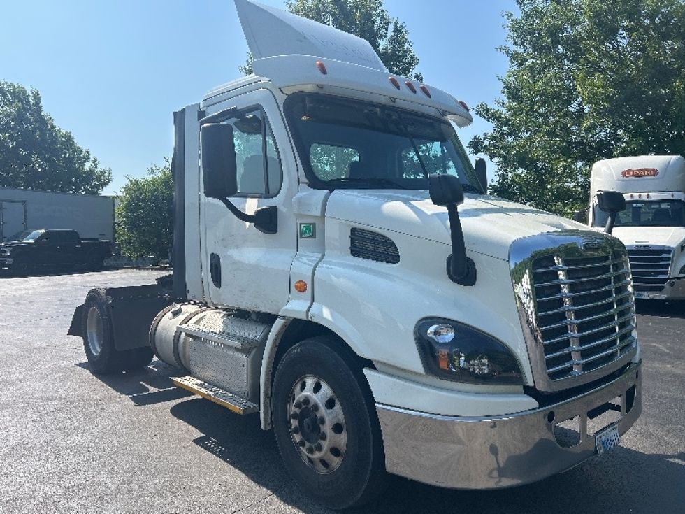 Day Cab Tractor-Heavy Duty Tractors-Freightliner-2017-Cascadia 11342ST-Louisville-KY-541,566\n\t\tmiles-$ 21,750 - Image 1