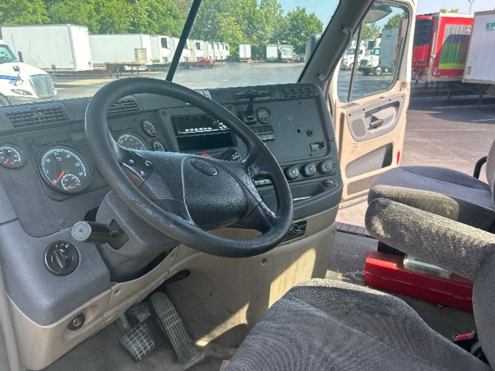 Day Cab Tractor-Heavy Duty Tractors-Freightliner-2017-Cascadia 11342ST-Louisville-KY-541,566\n\t\tmiles-$ 21,750 - Image 10