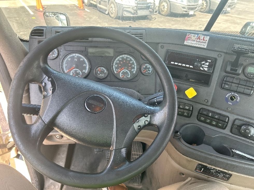 Day Cab Tractor-Heavy Duty Tractors-Freightliner-2017-Cascadia 11342ST-Louisville-KY-541,566\n\t\tmiles-$ 21,750 - Image 11