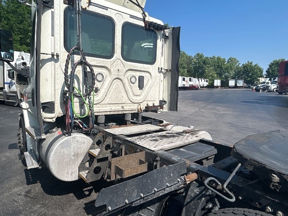 Day Cab Tractor-Heavy Duty Tractors-Freightliner-2017-Cascadia 11342ST-Louisville-KY-541,566\n\t\tmiles-$ 21,750 - Image 17