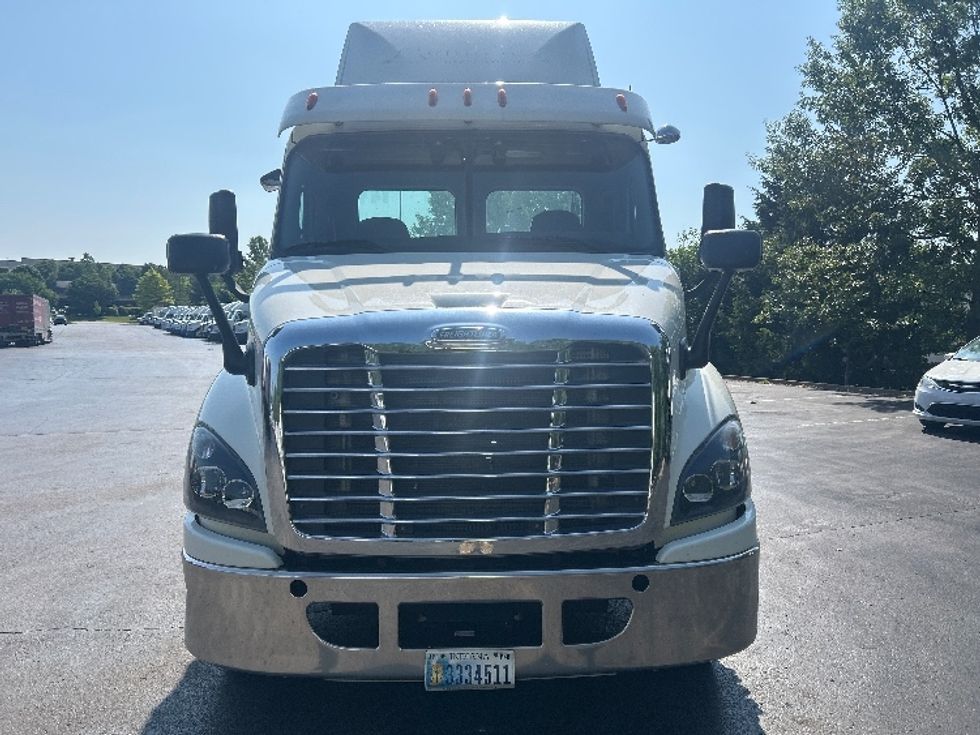 Day Cab Tractor-Heavy Duty Tractors-Freightliner-2017-Cascadia 11342ST-Louisville-KY-541,566\n\t\tmiles-$ 21,750 - Image 2