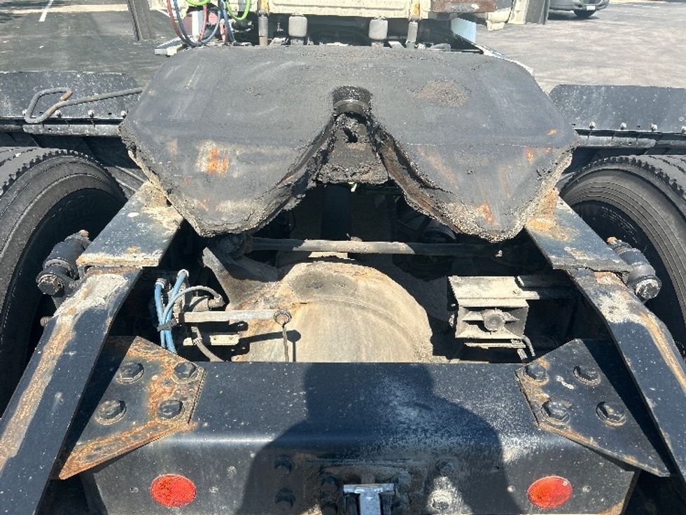 Day Cab Tractor-Heavy Duty Tractors-Freightliner-2017-Cascadia 11342ST-Louisville-KY-541,566\n\t\tmiles-$ 21,750 - Image 6