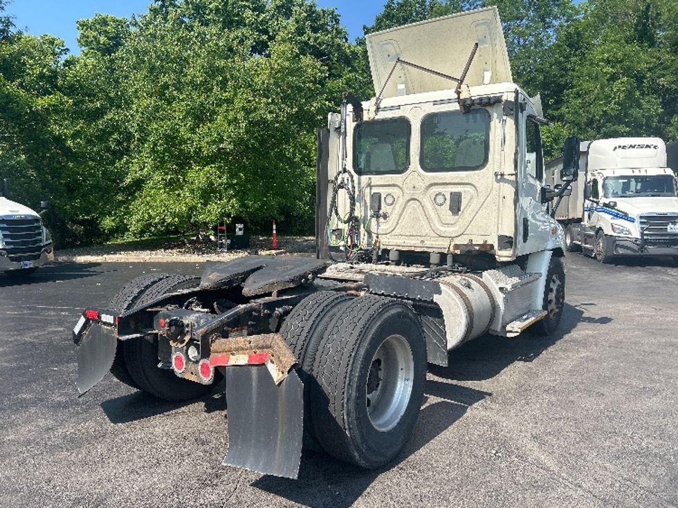 Day Cab Tractor-Heavy Duty Tractors-Freightliner-2017-Cascadia 11342ST-Louisville-KY-541,566\n\t\tmiles-$ 21,750 - Image 7
