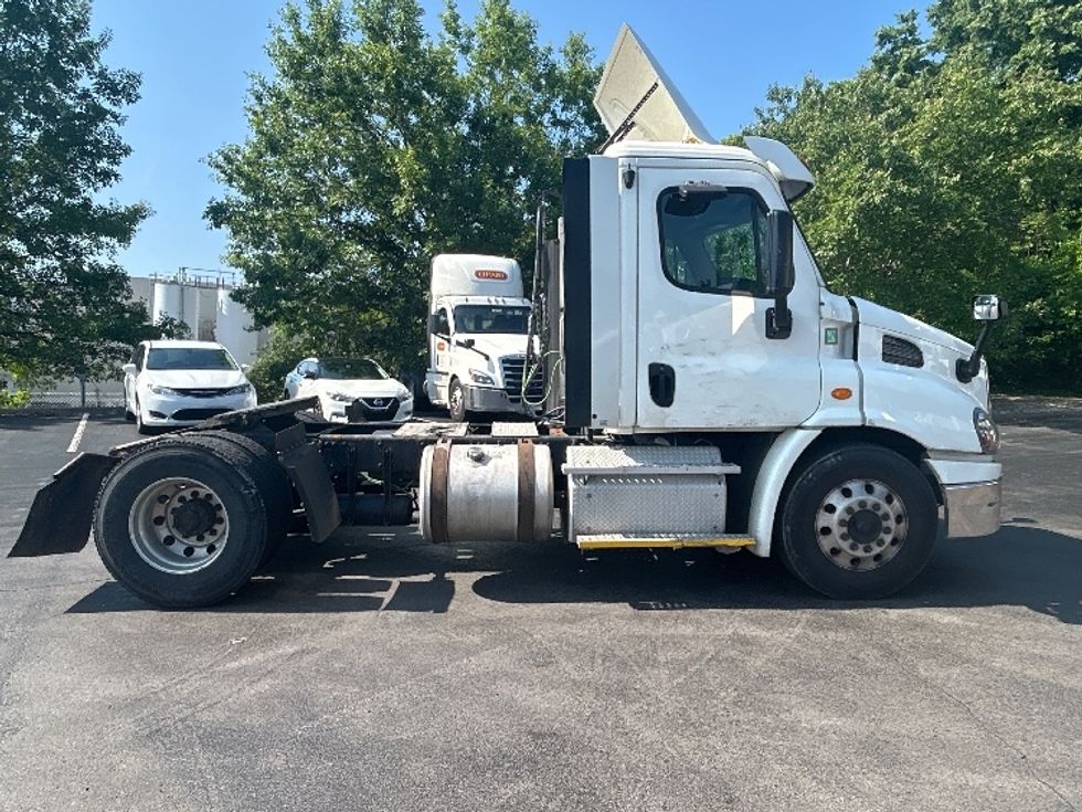 Day Cab Tractor-Heavy Duty Tractors-Freightliner-2017-Cascadia 11342ST-Louisville-KY-541,566\n\t\tmiles-$ 21,750 - Image 8