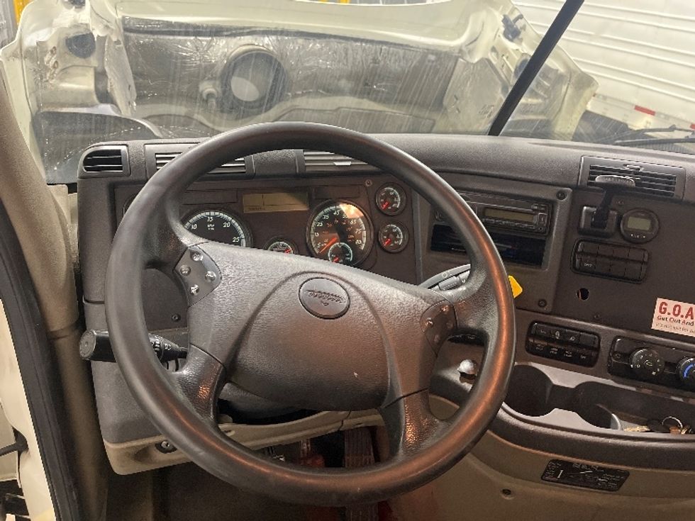 Day Cab Tractor-Heavy Duty Tractors-Freightliner-2017-Cascadia 11342ST-Middlefield-OH-399,160\n\t\tmiles-$ 26,000 - Image 11