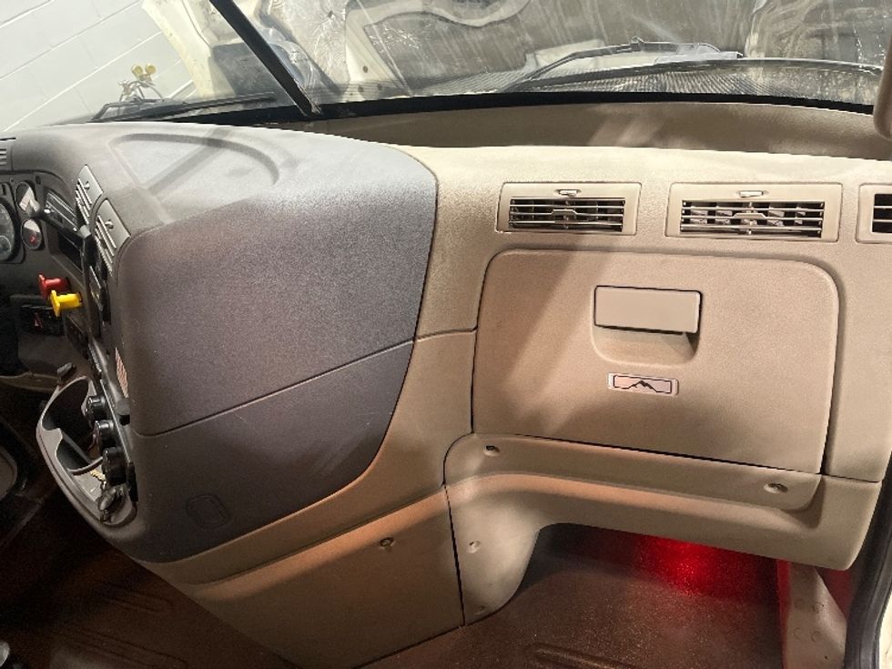 Day Cab Tractor-Heavy Duty Tractors-Freightliner-2017-Cascadia 11342ST-Middlefield-OH-399,160\n\t\tmiles-$ 26,000 - Image 13