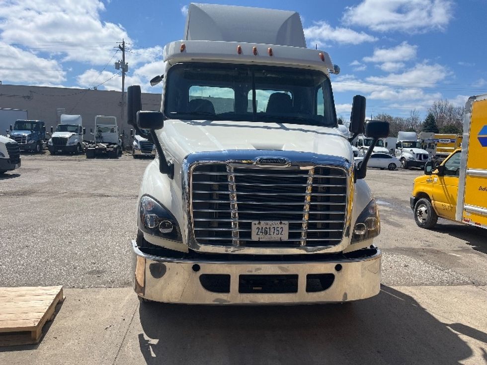 Day Cab Tractor-Heavy Duty Tractors-Freightliner-2017-Cascadia 11342ST-Middlefield-OH-399,160\n\t\tmiles-$ 26,000 - Image 2