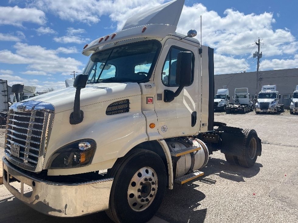 Day Cab Tractor-Heavy Duty Tractors-Freightliner-2017-Cascadia 11342ST-Middlefield-OH-399,160\n\t\tmiles-$ 26,000 - Image 3