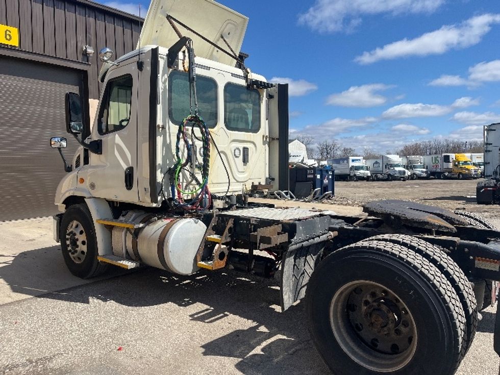 Day Cab Tractor-Heavy Duty Tractors-Freightliner-2017-Cascadia 11342ST-Middlefield-OH-399,160\n\t\tmiles-$ 26,000 - Image 5