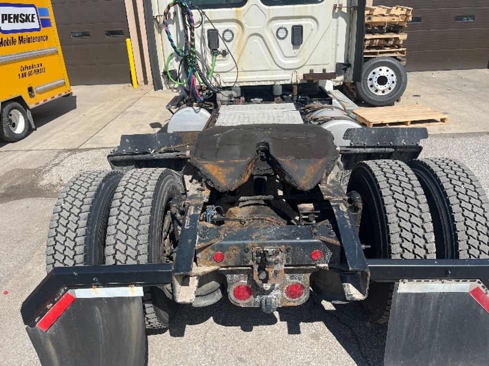 Day Cab Tractor-Heavy Duty Tractors-Freightliner-2017-Cascadia 11342ST-Middlefield-OH-399,160\n\t\tmiles-$ 26,000 - Image 6