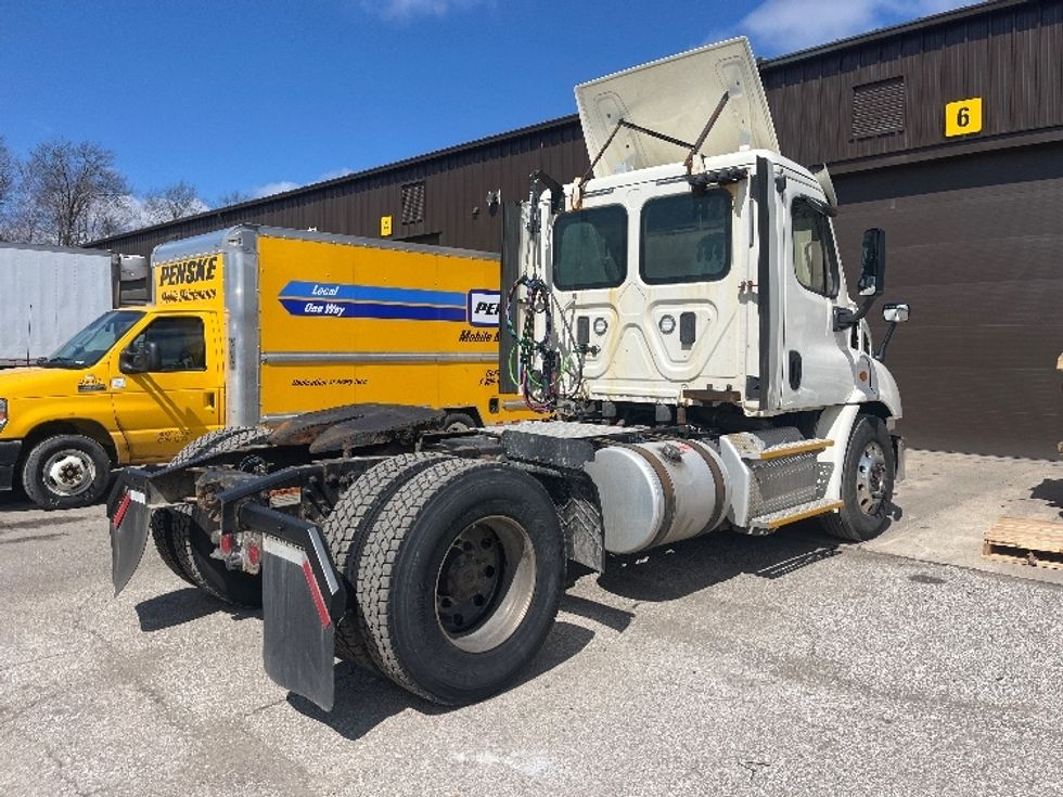 Day Cab Tractor-Heavy Duty Tractors-Freightliner-2017-Cascadia 11342ST-Middlefield-OH-399,160\n\t\tmiles-$ 26,000 - Image 7