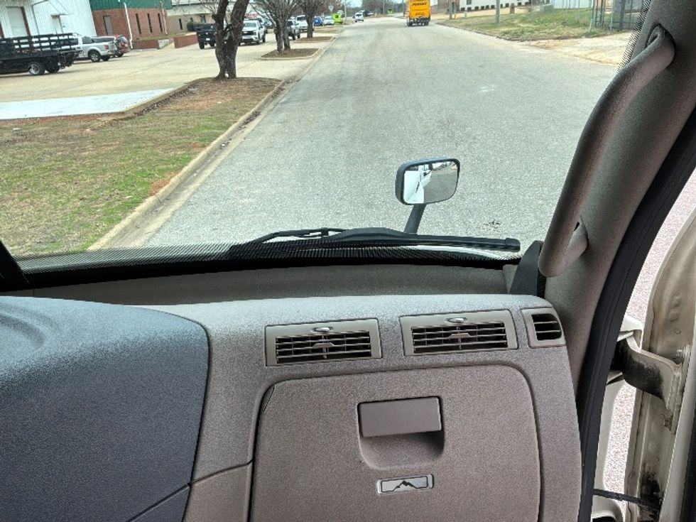 Day Cab Tractor-Heavy Duty Tractors-Freightliner-2017-Cascadia 11342ST-Montgomery-AL-524,827\n\t\tmiles-$ 23,250 - Image 13