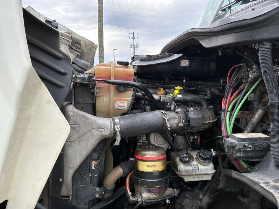 Day Cab Tractor-Heavy Duty Tractors-Freightliner-2017-Cascadia 11342ST-Montgomery-AL-524,827\n\t\tmiles-$ 23,250 - Image 16