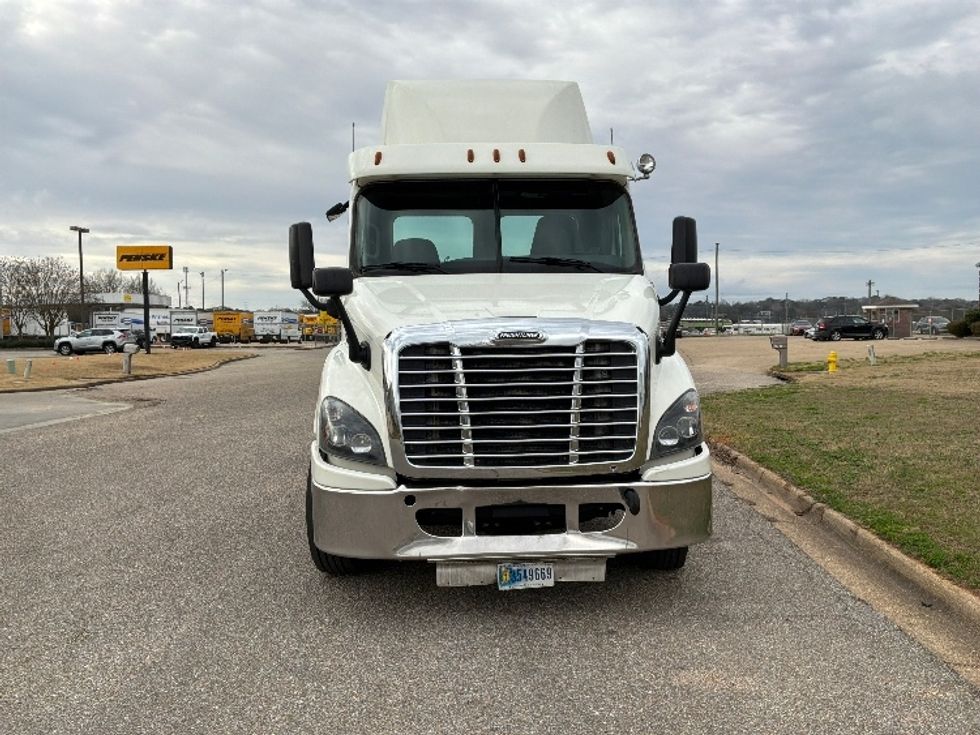 Day Cab Tractor-Heavy Duty Tractors-Freightliner-2017-Cascadia 11342ST-Montgomery-AL-524,827\n\t\tmiles-$ 23,250 - Image 2