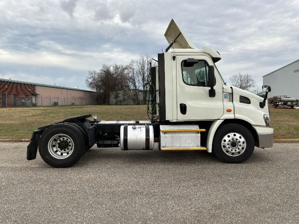 Day Cab Tractor-Heavy Duty Tractors-Freightliner-2017-Cascadia 11342ST-Montgomery-AL-524,827\n\t\tmiles-$ 23,250 - Image 8