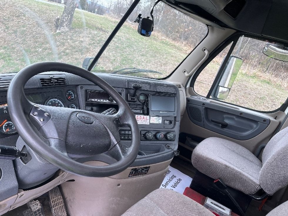 Day Cab Tractor-Heavy Duty Tractors-Freightliner-2017-Cascadia 11342ST-Montgomery-NY-279,578\n\t\tmiles-$ 27,750 - Image 10