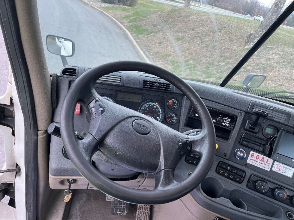 Day Cab Tractor-Heavy Duty Tractors-Freightliner-2017-Cascadia 11342ST-Montgomery-NY-279,578\n\t\tmiles-$ 27,750 - Image 11