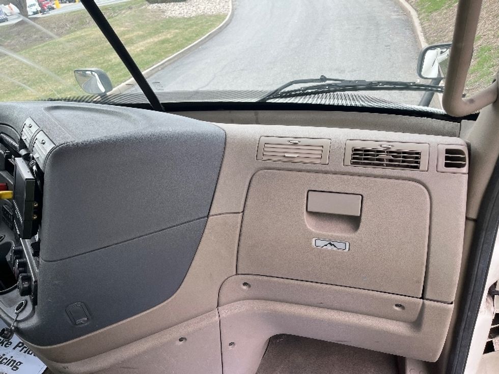 Day Cab Tractor-Heavy Duty Tractors-Freightliner-2017-Cascadia 11342ST-Montgomery-NY-279,578\n\t\tmiles-$ 27,750 - Image 13