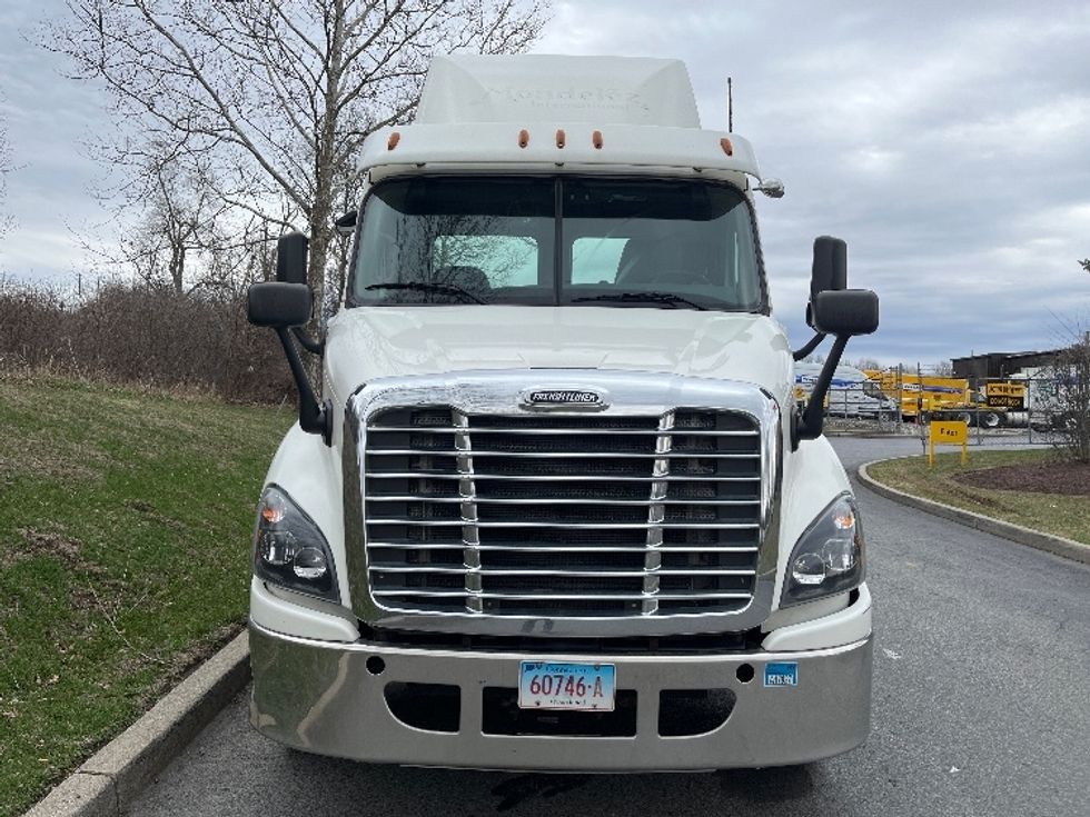 Day Cab Tractor-Heavy Duty Tractors-Freightliner-2017-Cascadia 11342ST-Montgomery-NY-279,578\n\t\tmiles-$ 27,750 - Image 2