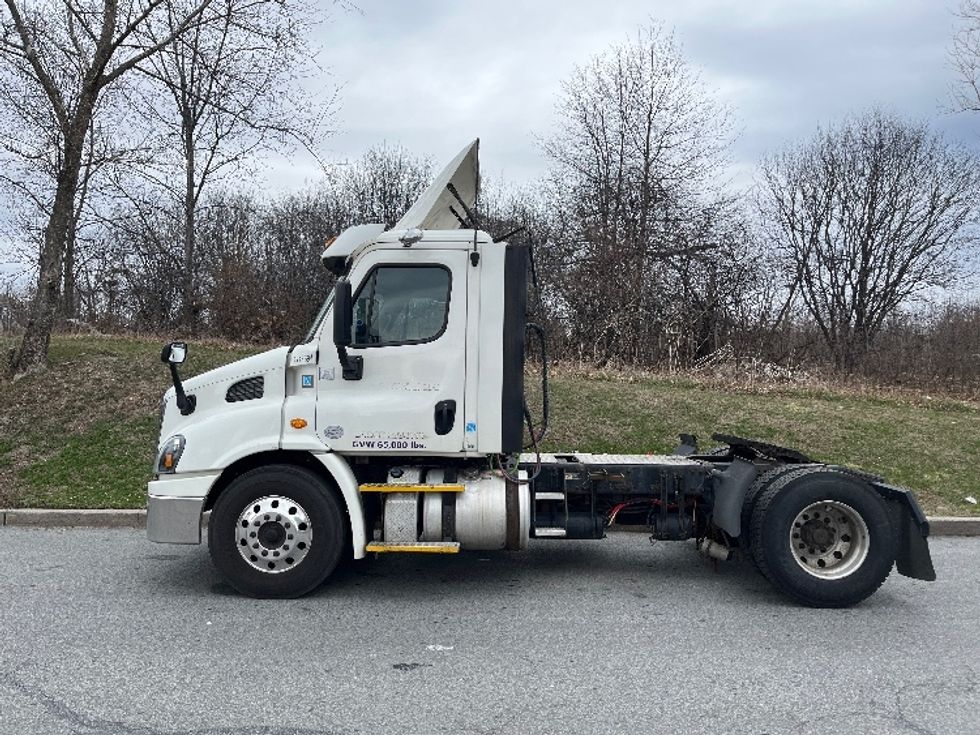 Day Cab Tractor-Heavy Duty Tractors-Freightliner-2017-Cascadia 11342ST-Montgomery-NY-279,578\n\t\tmiles-$ 27,750 - Image 4
