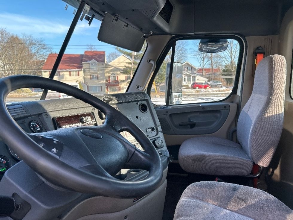 Day Cab Tractor-Heavy Duty Tractors-Freightliner-2017-Cascadia 11342ST-Montgomery-NY-300,630\n\t\tmiles-$ 23,250 - Image 10