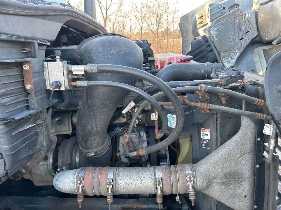 Day Cab Tractor-Heavy Duty Tractors-Freightliner-2017-Cascadia 11342ST-Montgomery-NY-300,630\n\t\tmiles-$ 23,250 - Image 16