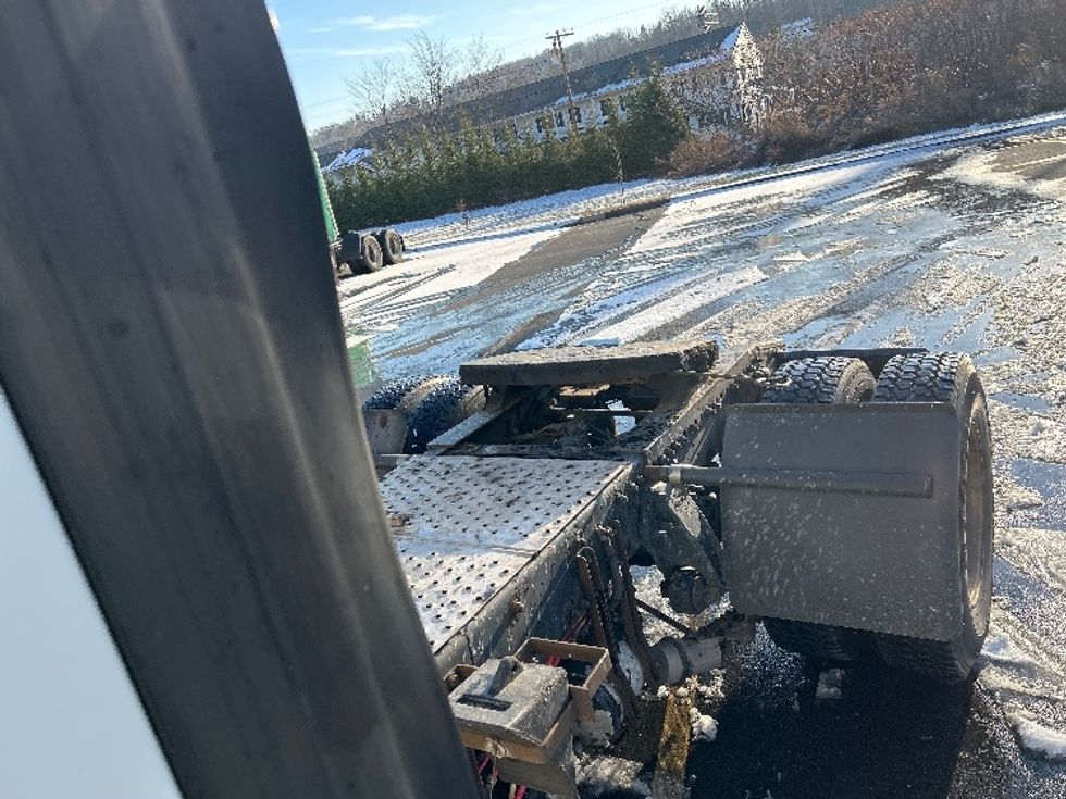 Day Cab Tractor-Heavy Duty Tractors-Freightliner-2017-Cascadia 11342ST-Montgomery-NY-300,630\n\t\tmiles-$ 23,250 - Image 17