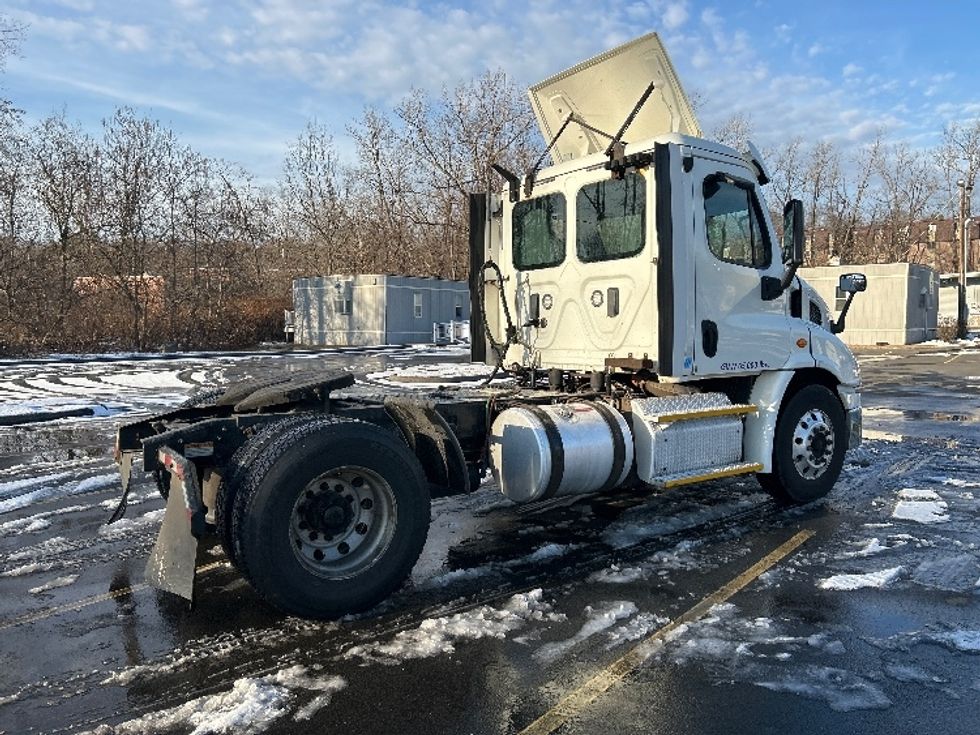 Day Cab Tractor-Heavy Duty Tractors-Freightliner-2017-Cascadia 11342ST-Montgomery-NY-300,630\n\t\tmiles-$ 23,250 - Image 7