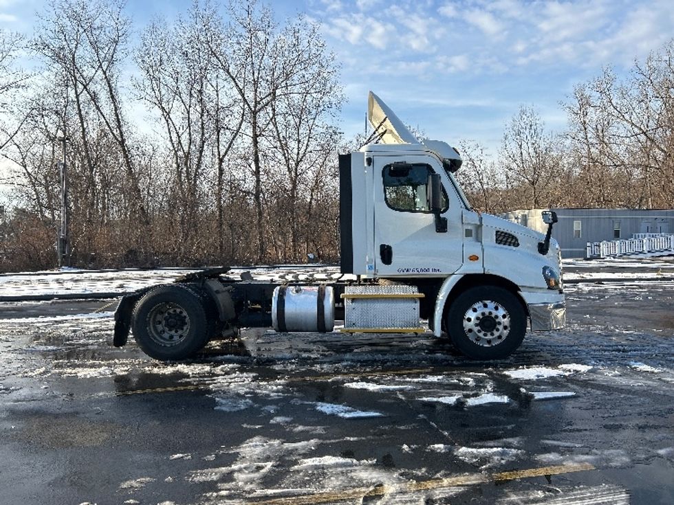 Day Cab Tractor-Heavy Duty Tractors-Freightliner-2017-Cascadia 11342ST-Montgomery-NY-300,630\n\t\tmiles-$ 23,250 - Image 8