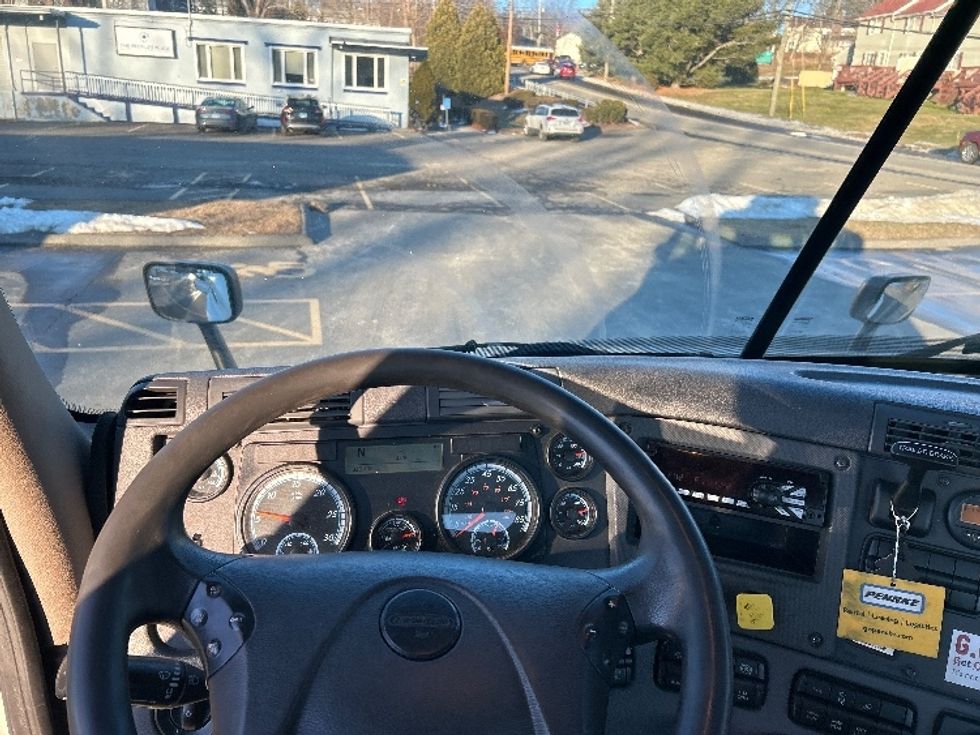 Day Cab Tractor-Heavy Duty Tractors-Freightliner-2017-Cascadia 11342ST-Montgomery-NY-323,429\n\t\tmiles-$ 23,250 - Image 11