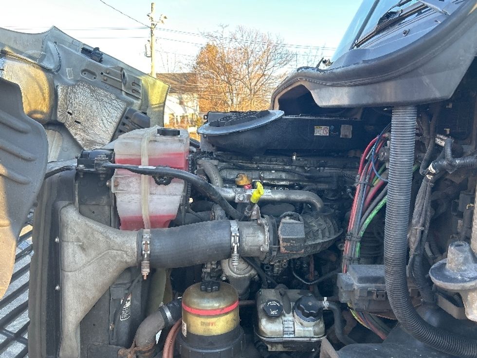 Day Cab Tractor-Heavy Duty Tractors-Freightliner-2017-Cascadia 11342ST-Montgomery-NY-323,429\n\t\tmiles-$ 23,250 - Image 16