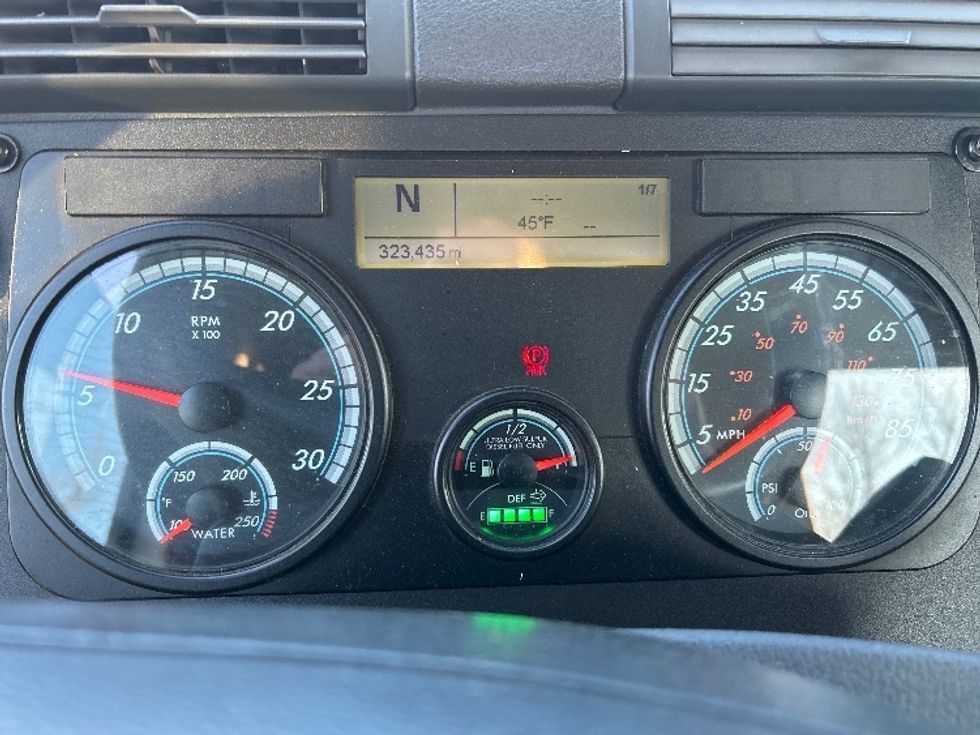 Day Cab Tractor-Heavy Duty Tractors-Freightliner-2017-Cascadia 11342ST-Montgomery-NY-323,429\n\t\tmiles-$ 23,250 - Image 19