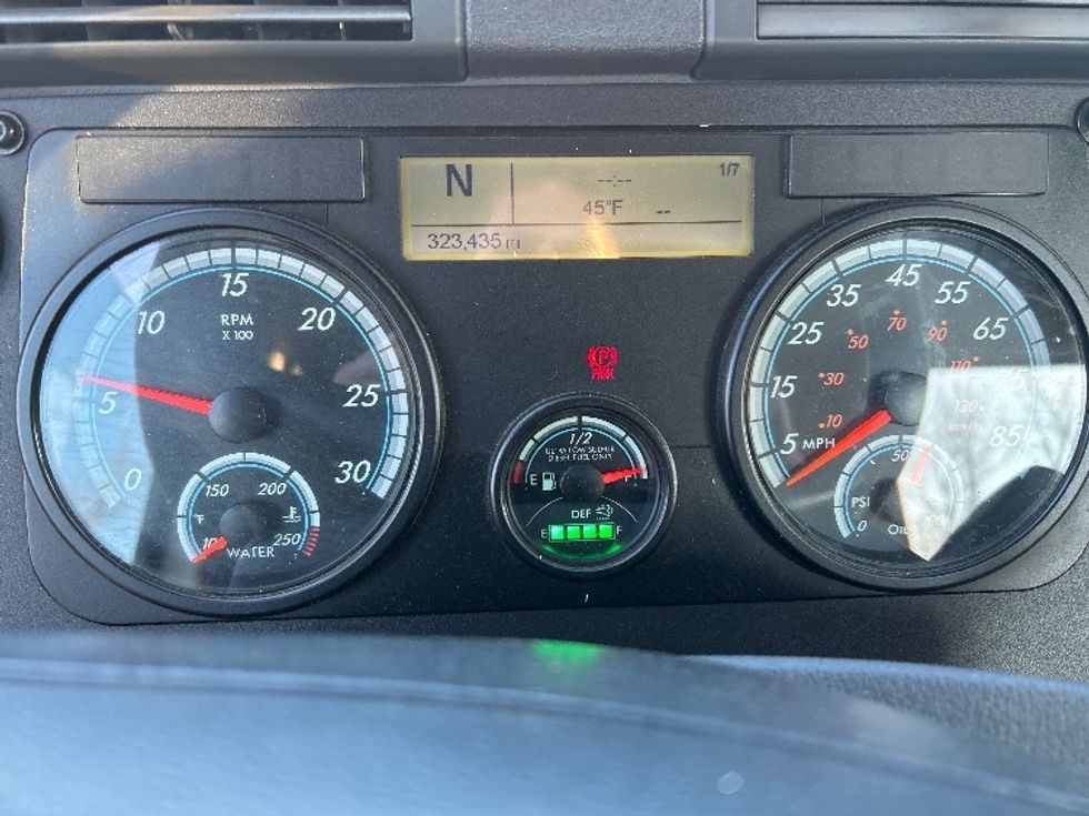 Day Cab Tractor-Heavy Duty Tractors-Freightliner-2017-Cascadia 11342ST-Montgomery-NY-323,429\n\t\tmiles-$ 23,250 - Image 20