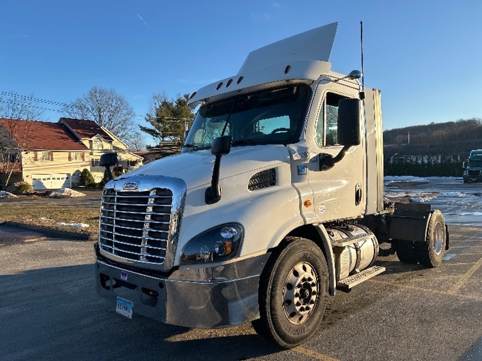 Day Cab Tractor-Heavy Duty Tractors-Freightliner-2017-Cascadia 11342ST-Montgomery-NY-323,429\n\t\tmiles-$ 23,250 - Image 3