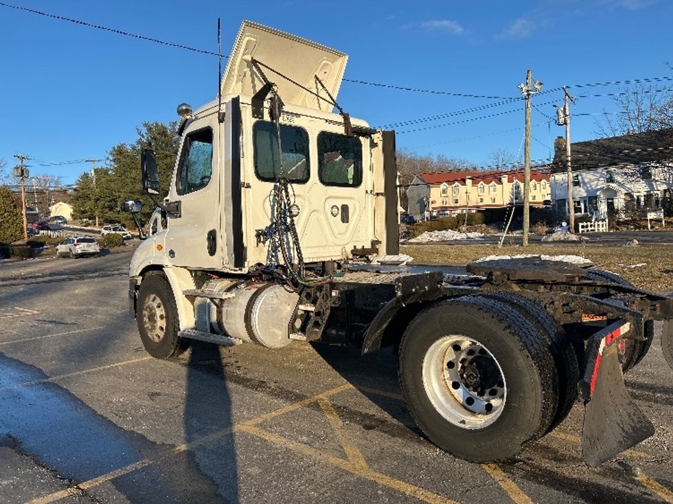 Day Cab Tractor-Heavy Duty Tractors-Freightliner-2017-Cascadia 11342ST-Montgomery-NY-323,429\n\t\tmiles-$ 23,250 - Image 5