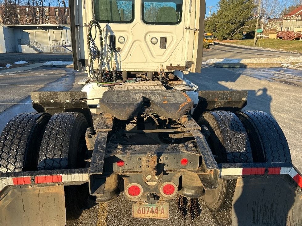 Day Cab Tractor-Heavy Duty Tractors-Freightliner-2017-Cascadia 11342ST-Montgomery-NY-323,429\n\t\tmiles-$ 23,250 - Image 6