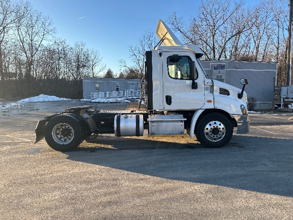 Day Cab Tractor-Heavy Duty Tractors-Freightliner-2017-Cascadia 11342ST-Montgomery-NY-323,429\n\t\tmiles-$ 23,250 - Image 8