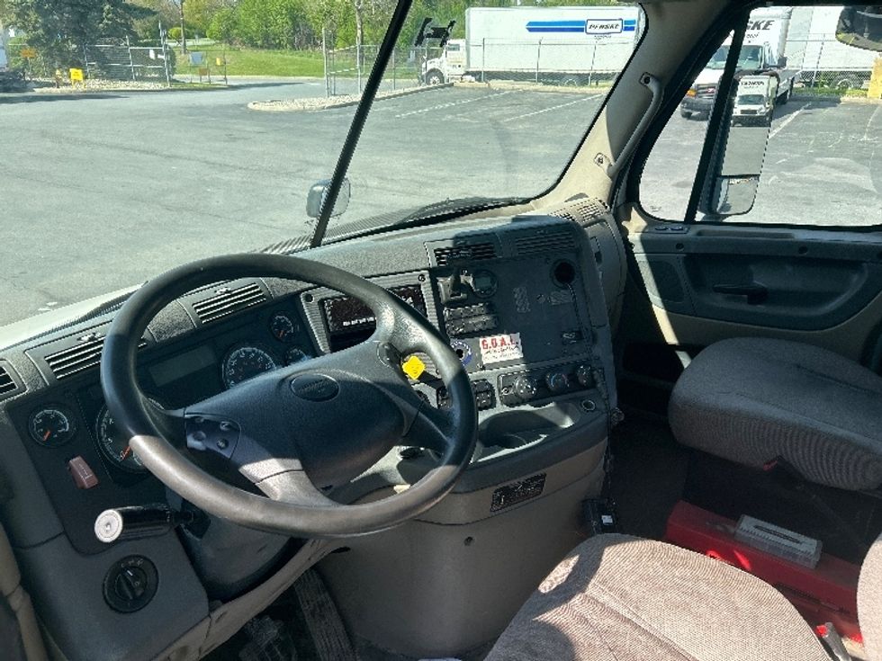 Day Cab Tractor-Heavy Duty Tractors-Freightliner-2017-Cascadia 11342ST-Montgomery-NY-432,007\n\t\tmiles-$ 23,750 - Image 10